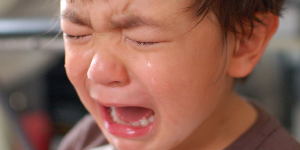 ¿Cómo se relacionan las emociones con nuestro cuerpo? Niño llorando