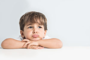 Niño asumiendo el error